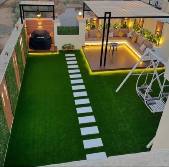 حديقة مع شواية وممرات