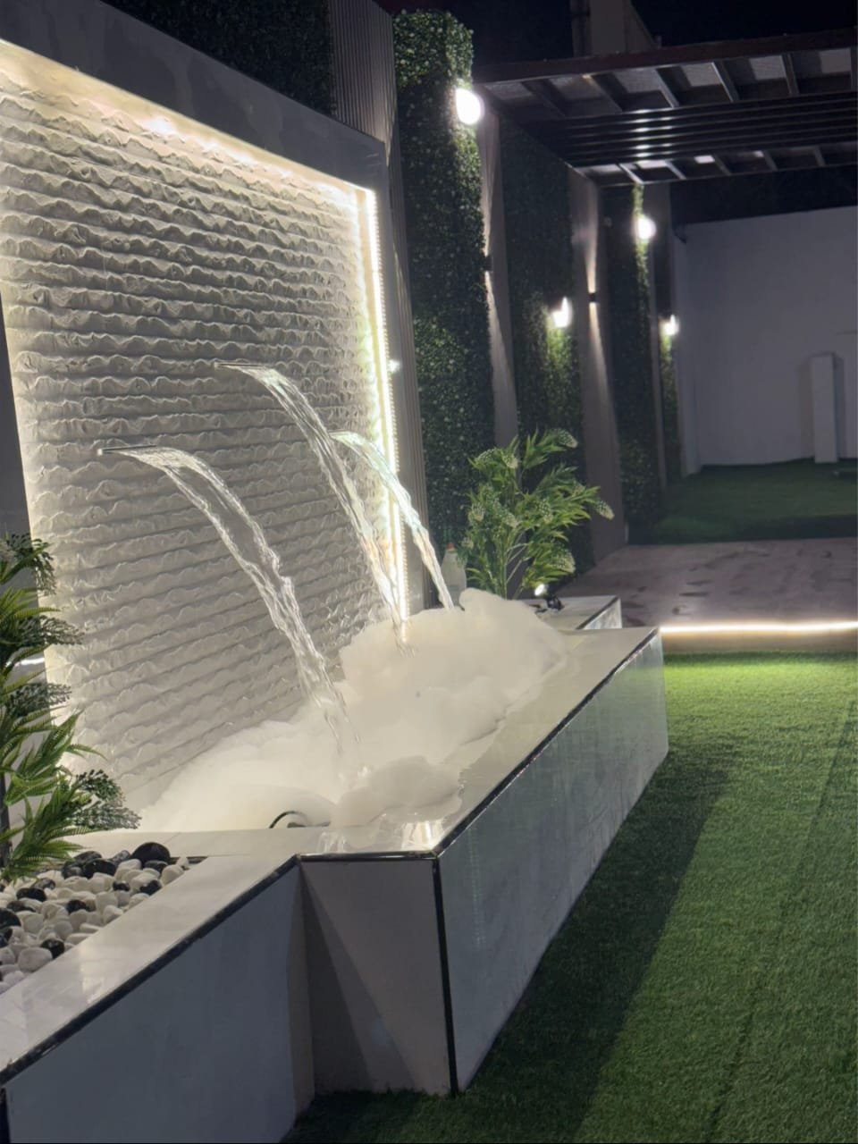 نافورة بيضاء